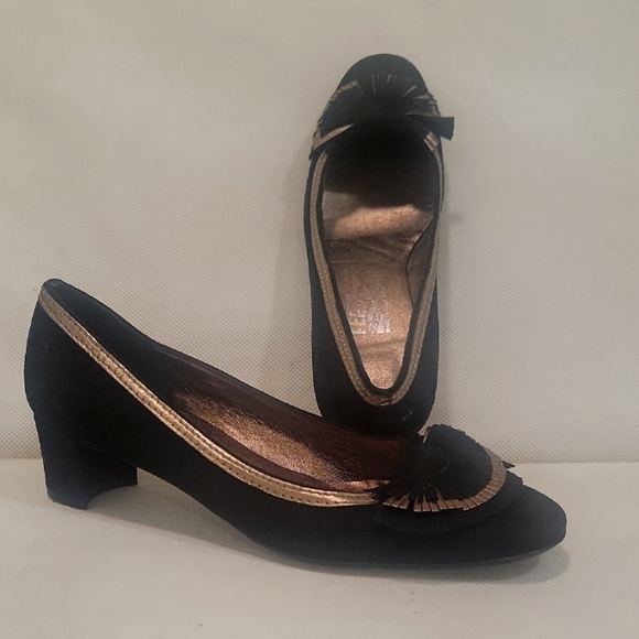Salvatore Ferragamo Shoes - SALVATORE FERRAGAMO BLACK SUEDE LEATHER PUMPS (sz 6)